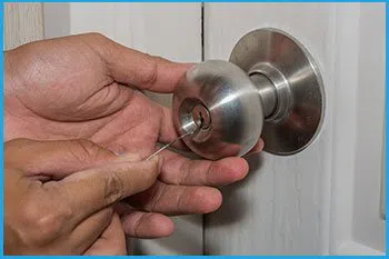 Lock Locksmith Services Burtonsville, MD 301-944-6624 - 14-unlock-door